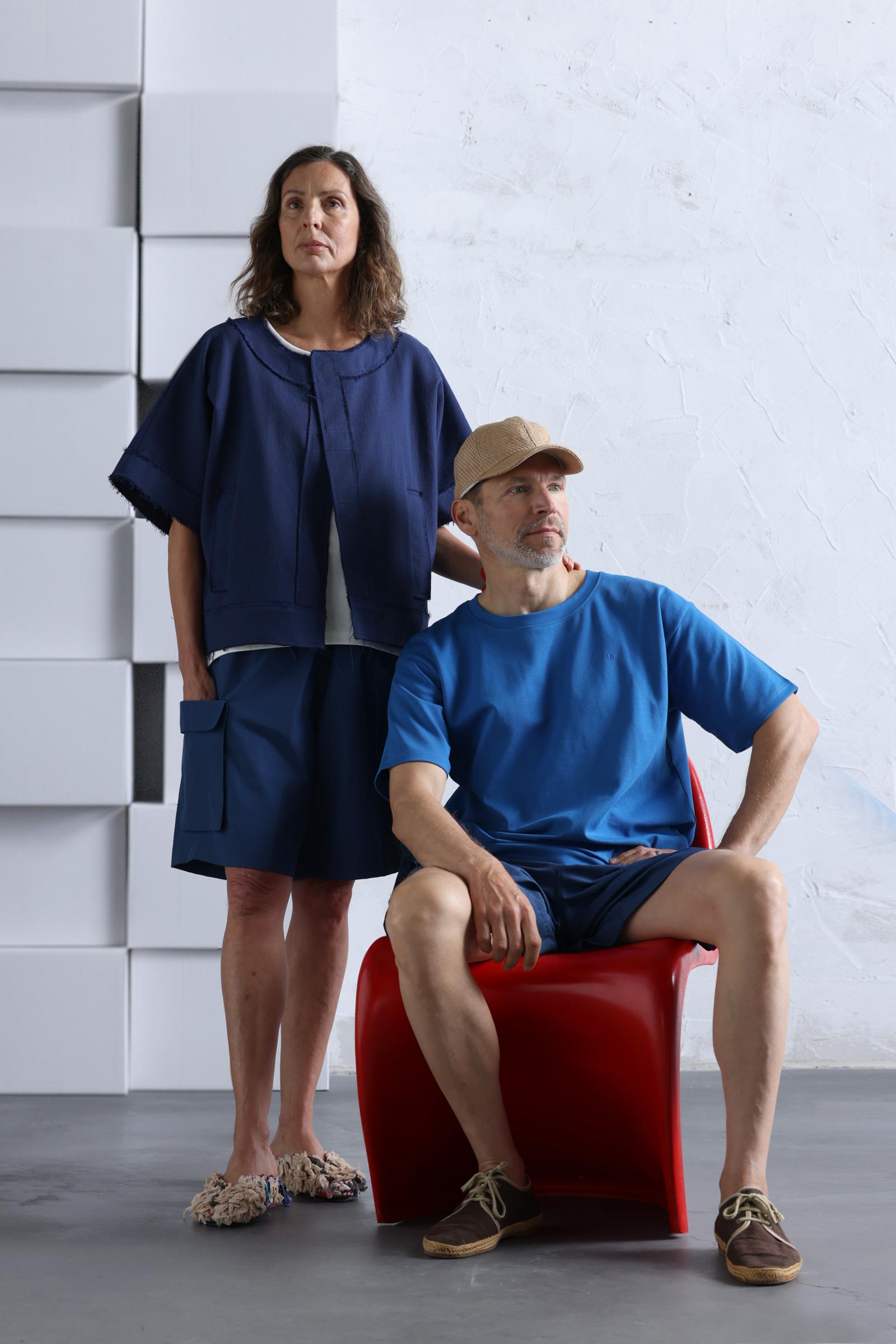 Couple wearing 10 to 10 Blue jacket and bermuda shorts